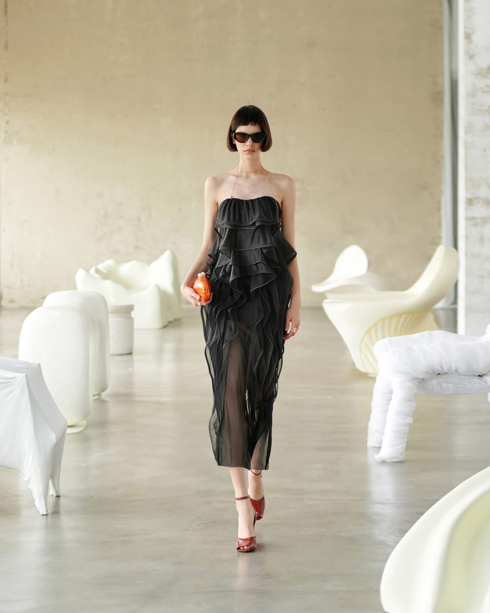 MUST HAVE Midi Strapless Cup Dress