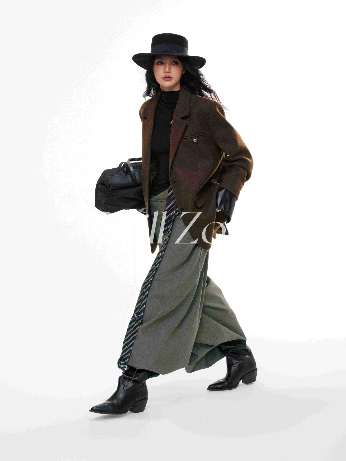 Chill Zoey Cedar piano room windbreaker jacket