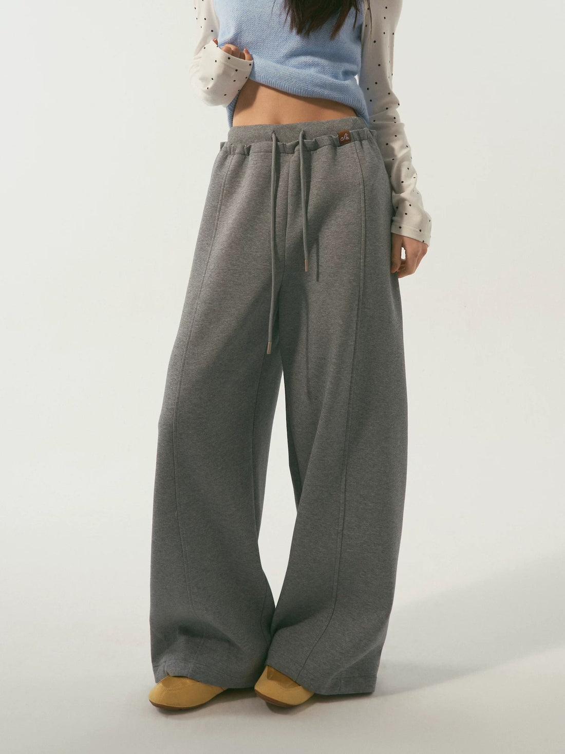 SOMESOWE Relaxing double waisted curved knife pants