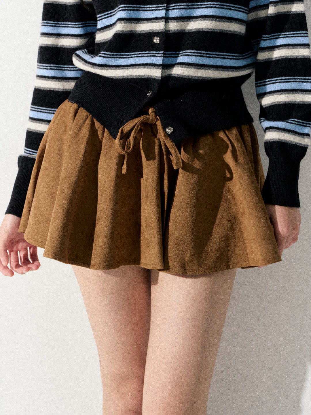 Lafreedom LAF350924 High waisted contrasting fur half skirt