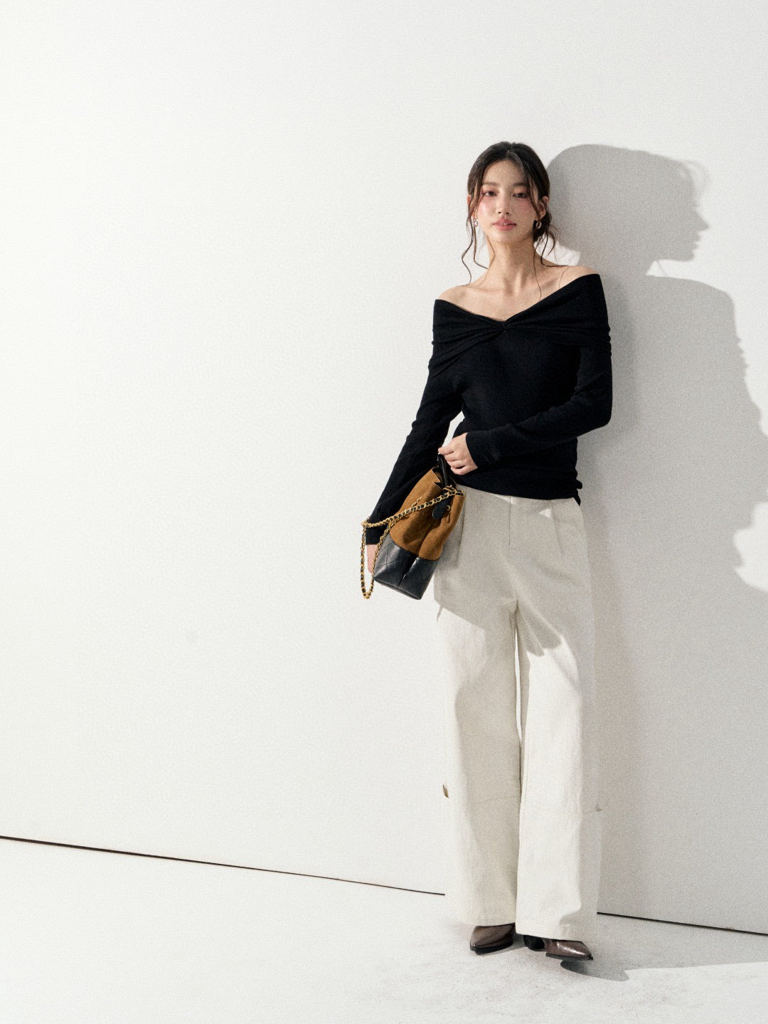Lafreedom LAF350917 Simple off-shoulder knit sweater