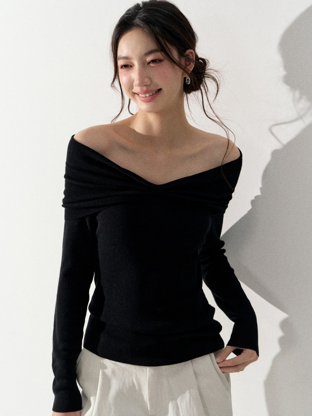 Lafreedom LAF350917 Simple off-shoulder knit sweater