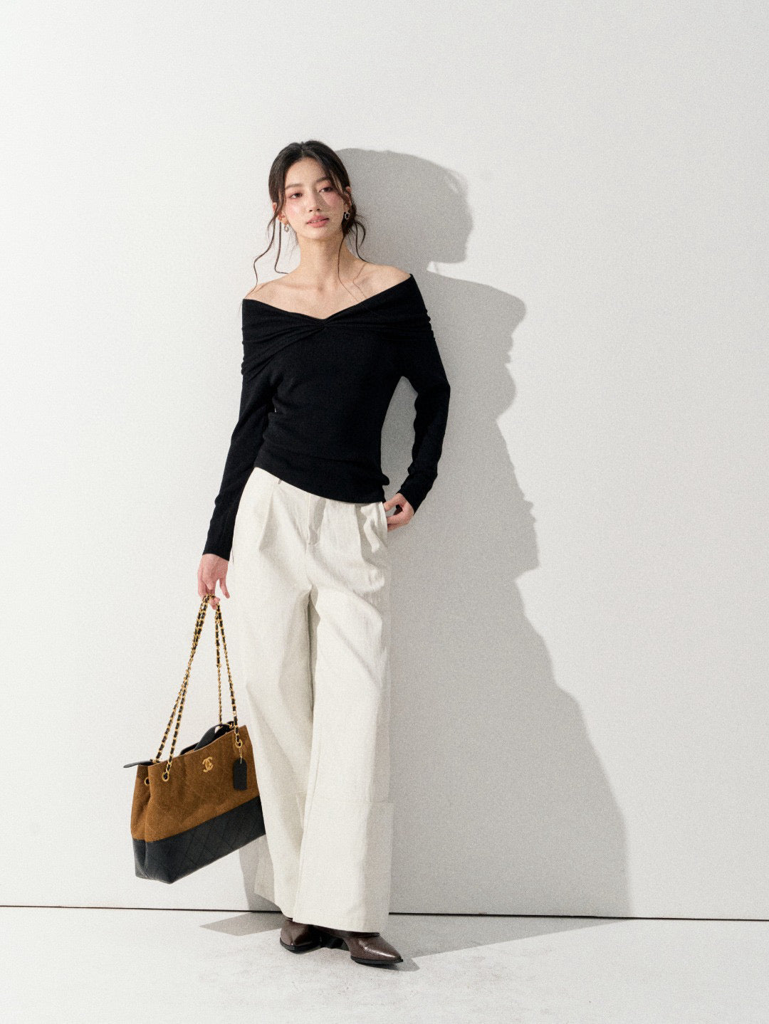 Lafreedom LAF350917 Simple off-shoulder knit sweater