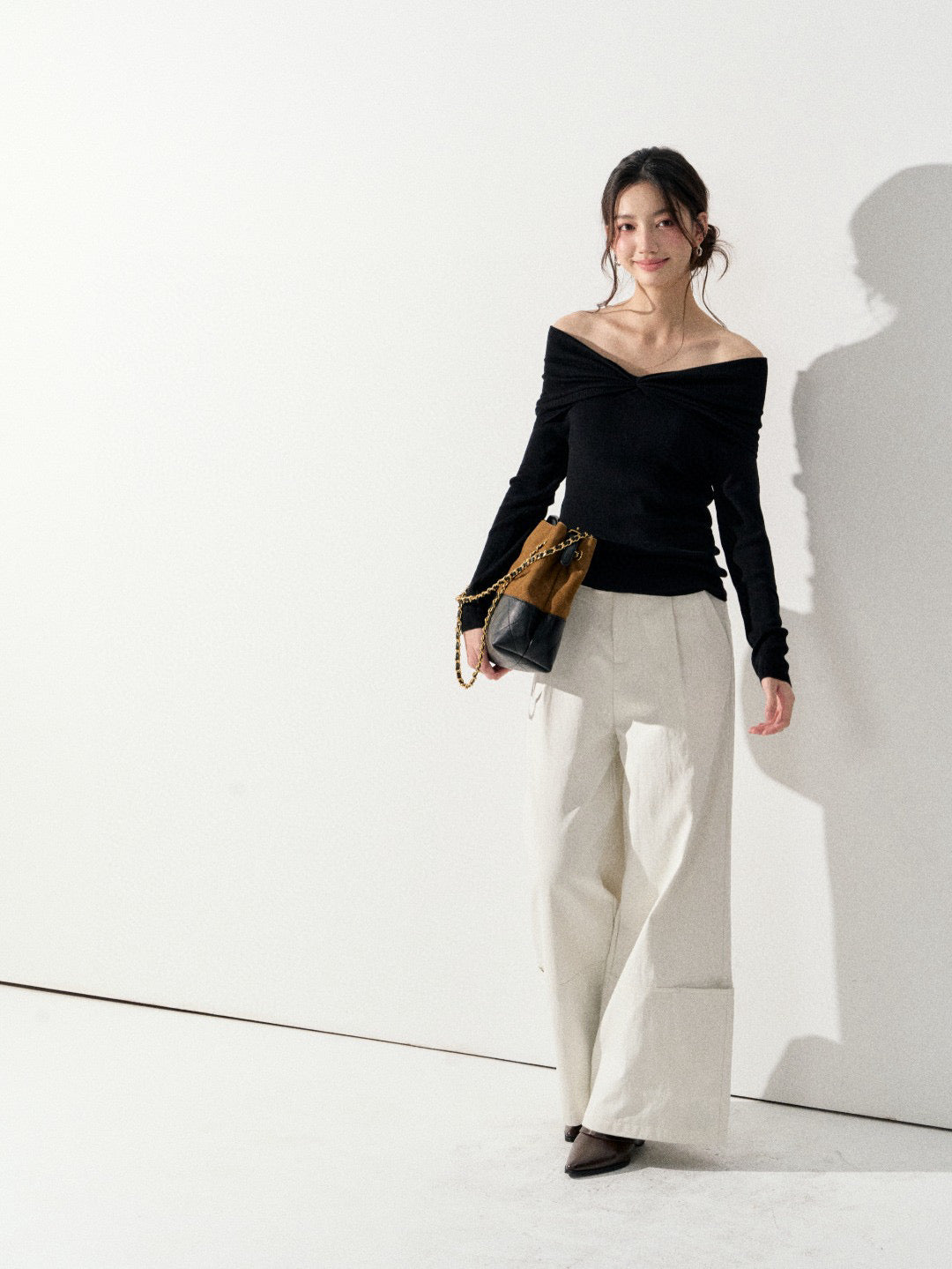 Lafreedom LAF350917 Simple off-shoulder knit sweater