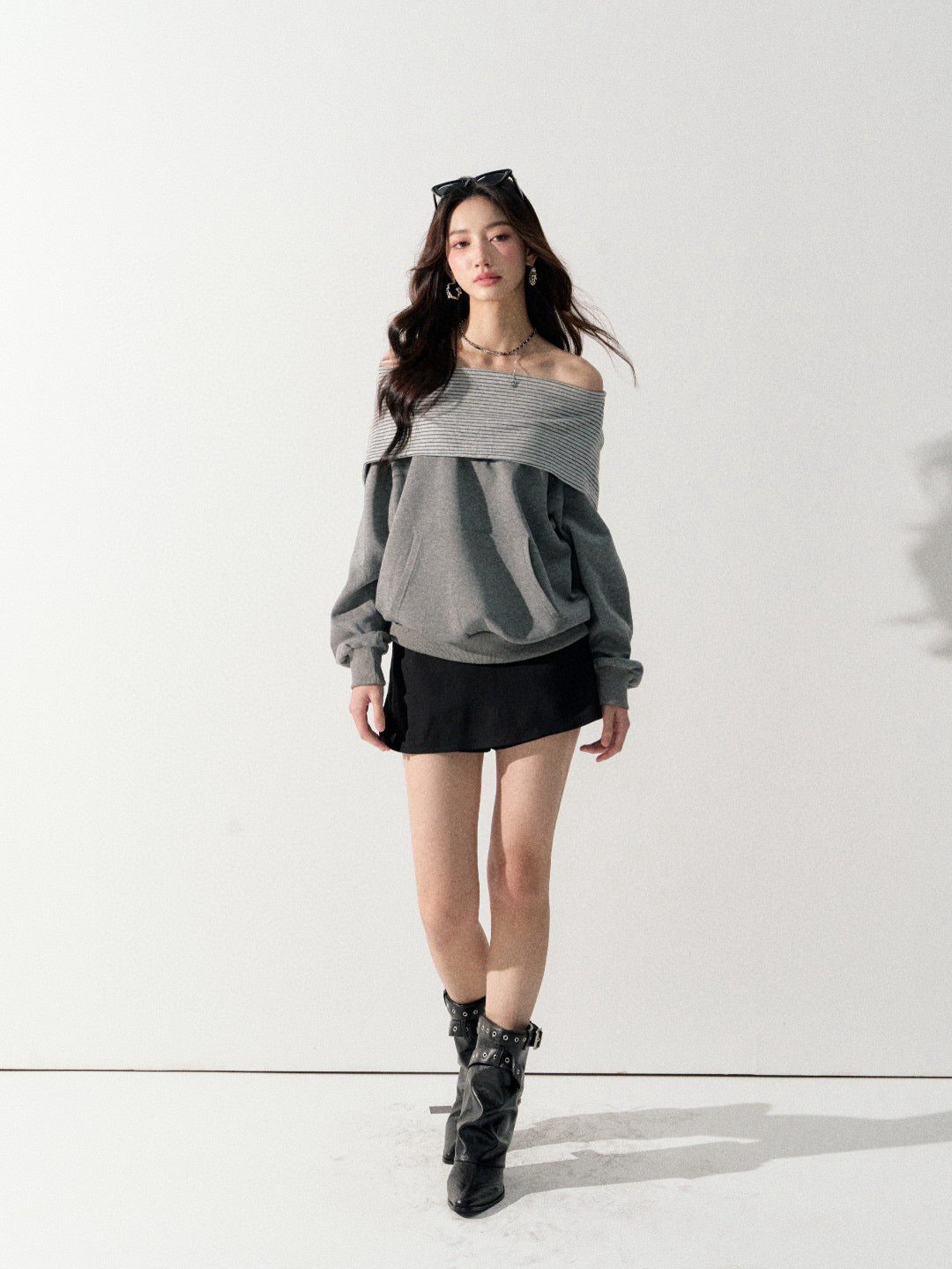 Lafreedom LAF350932 Off shoulder hooded sweatshirt