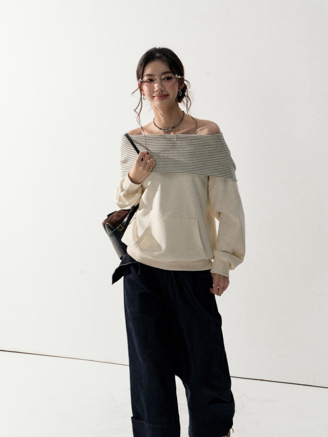 Lafreedom LAF350932 Off shoulder hooded sweatshirt
