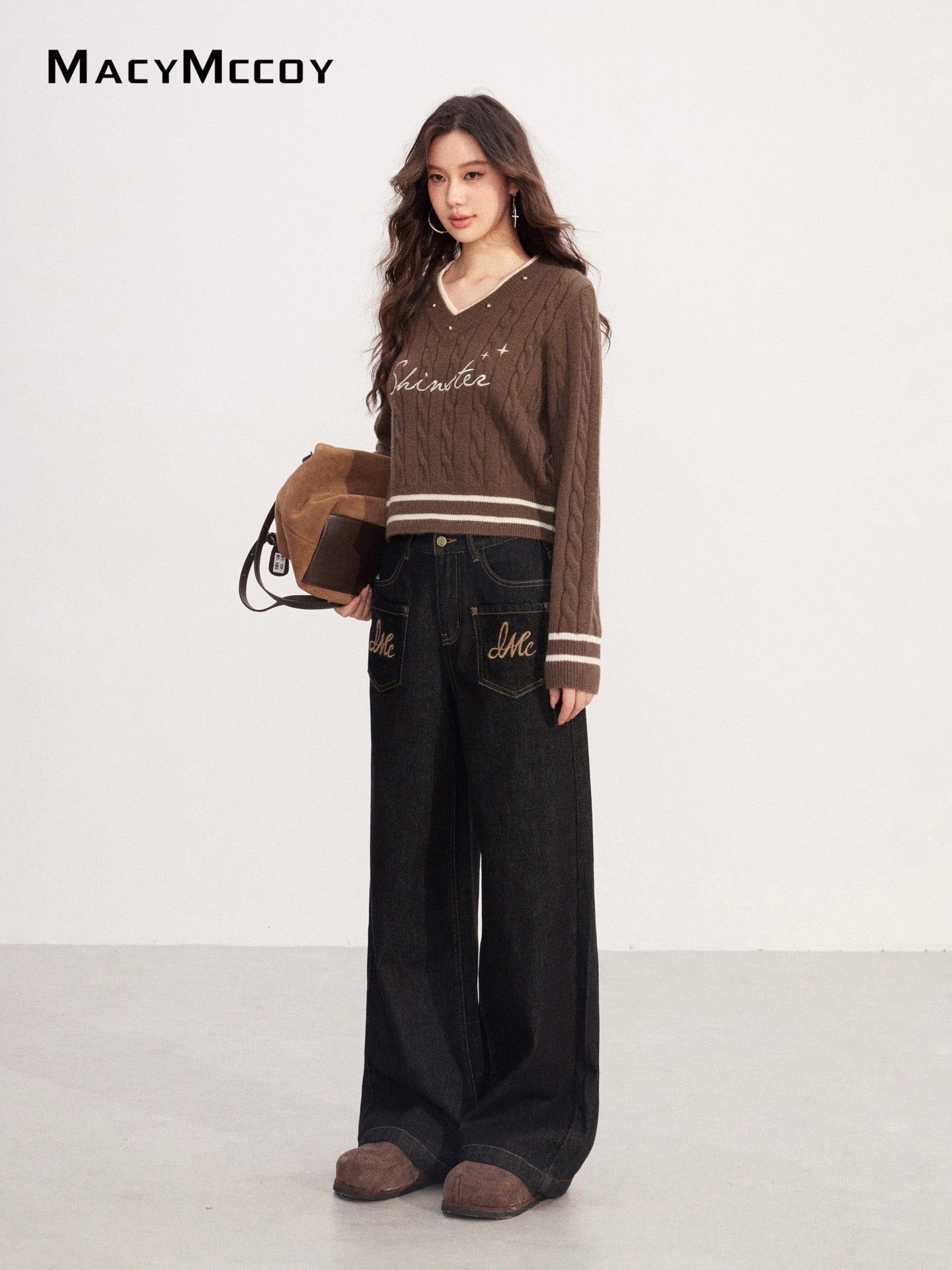 MacyMccoy MMC2025228 Fake two V-neck embroidered sweaters