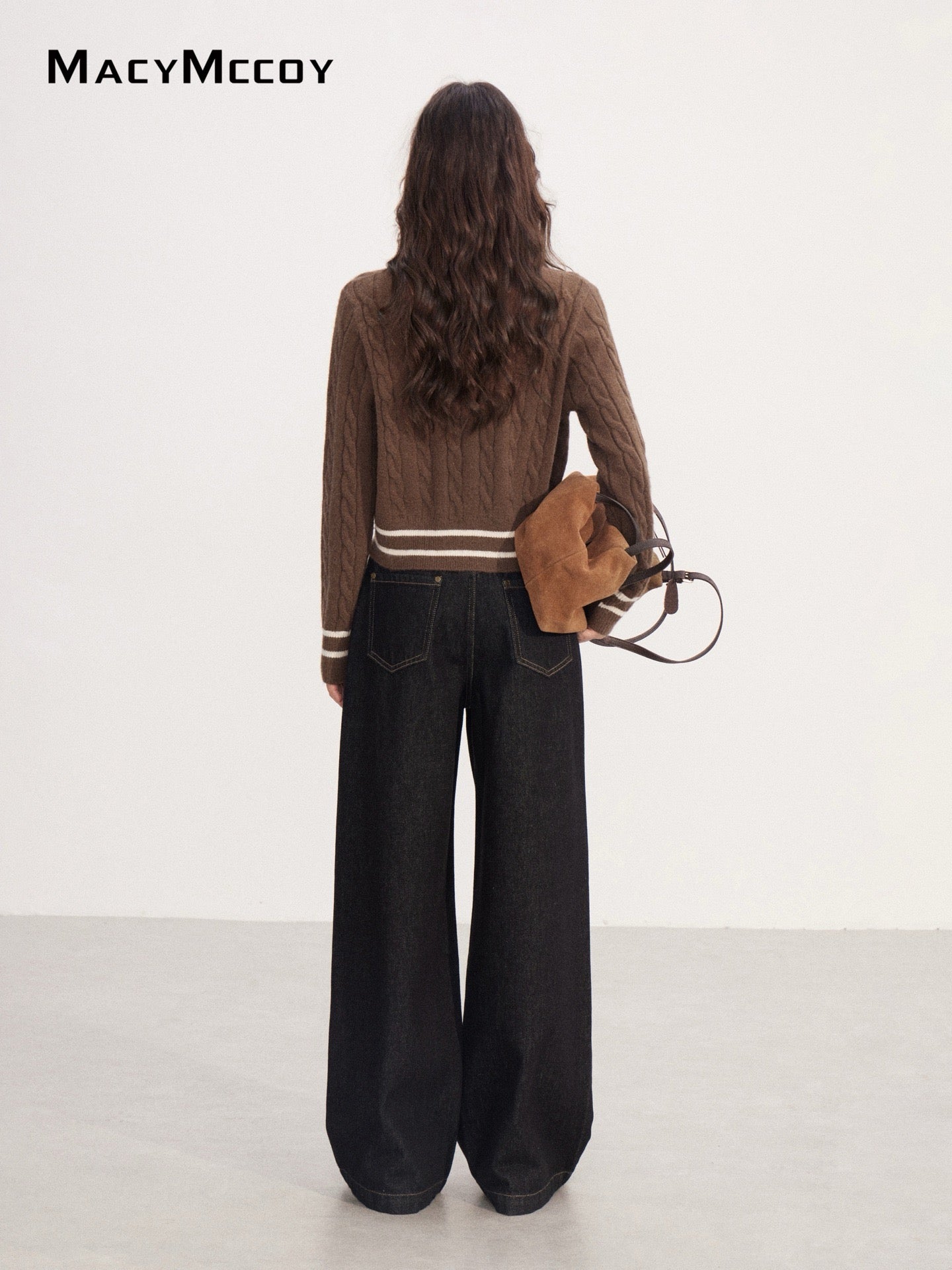 MacyMccoy MMC2025228 Fake two V-neck embroidered sweaters