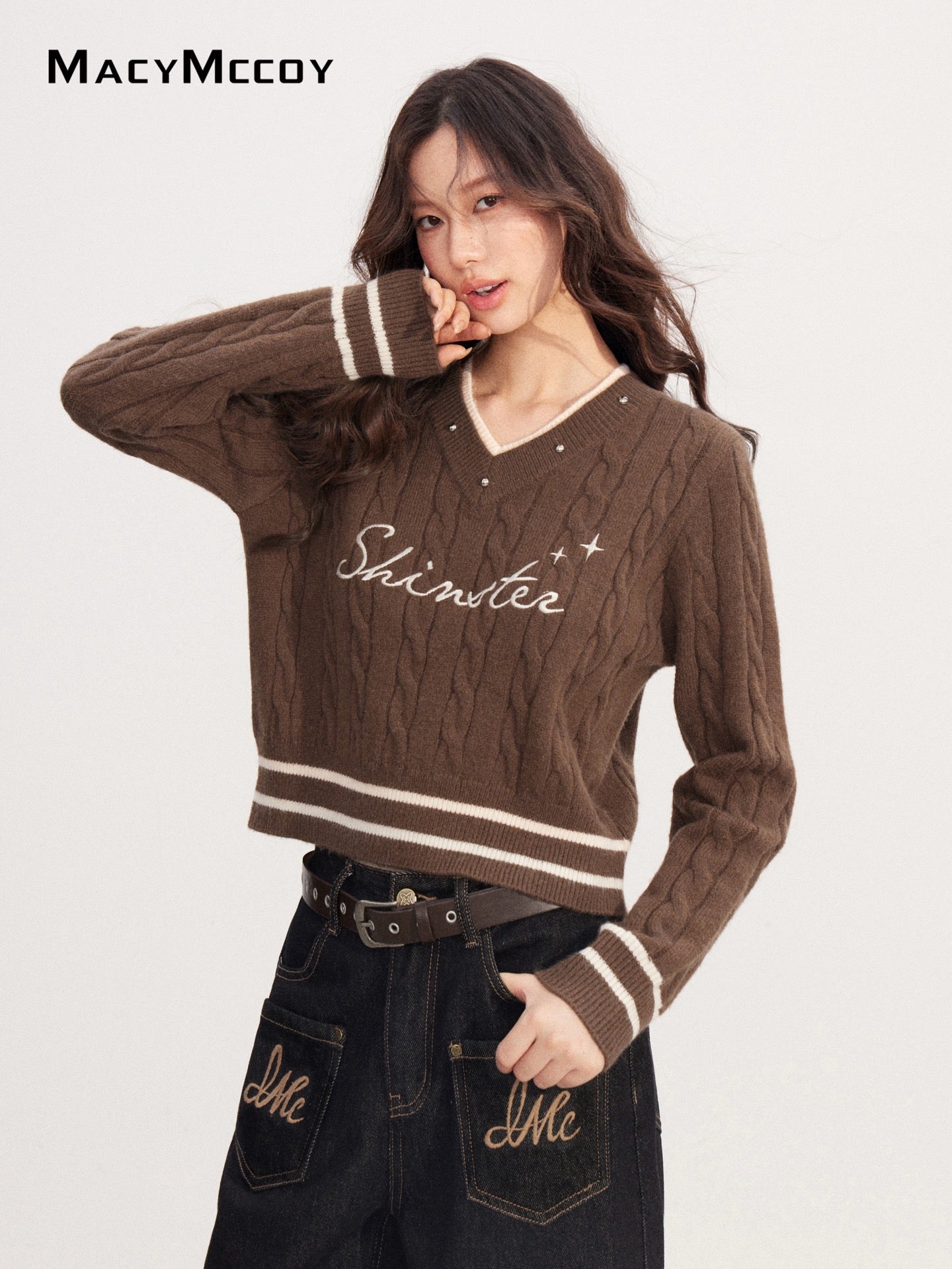 MacyMccoy MMC2025228 Fake two V-neck embroidered sweaters