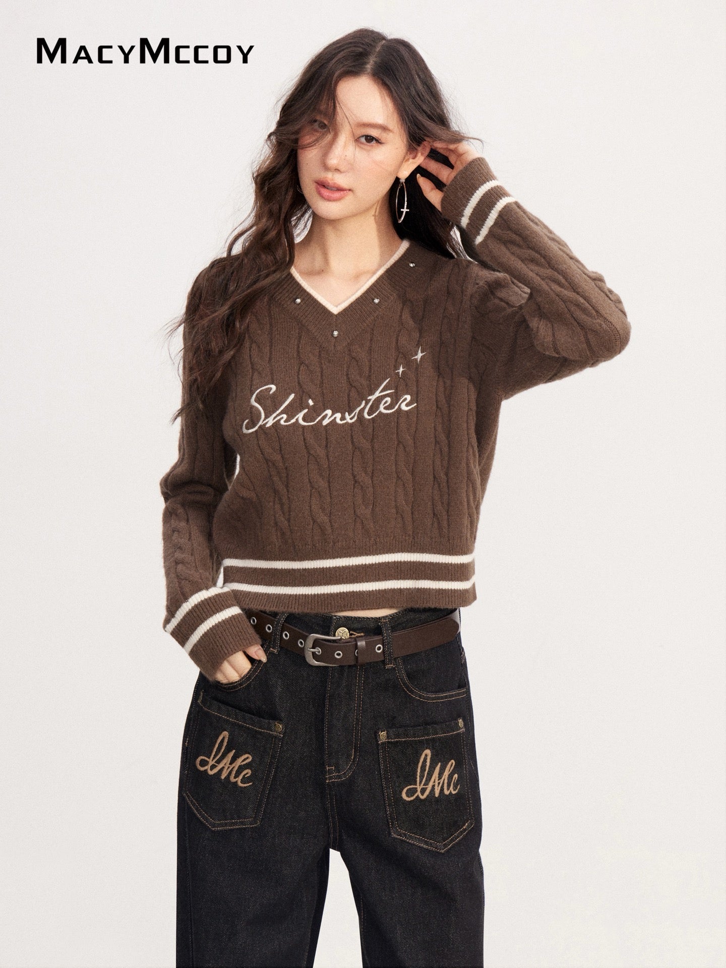 MacyMccoy MMC2025228 Fake two V-neck embroidered sweaters