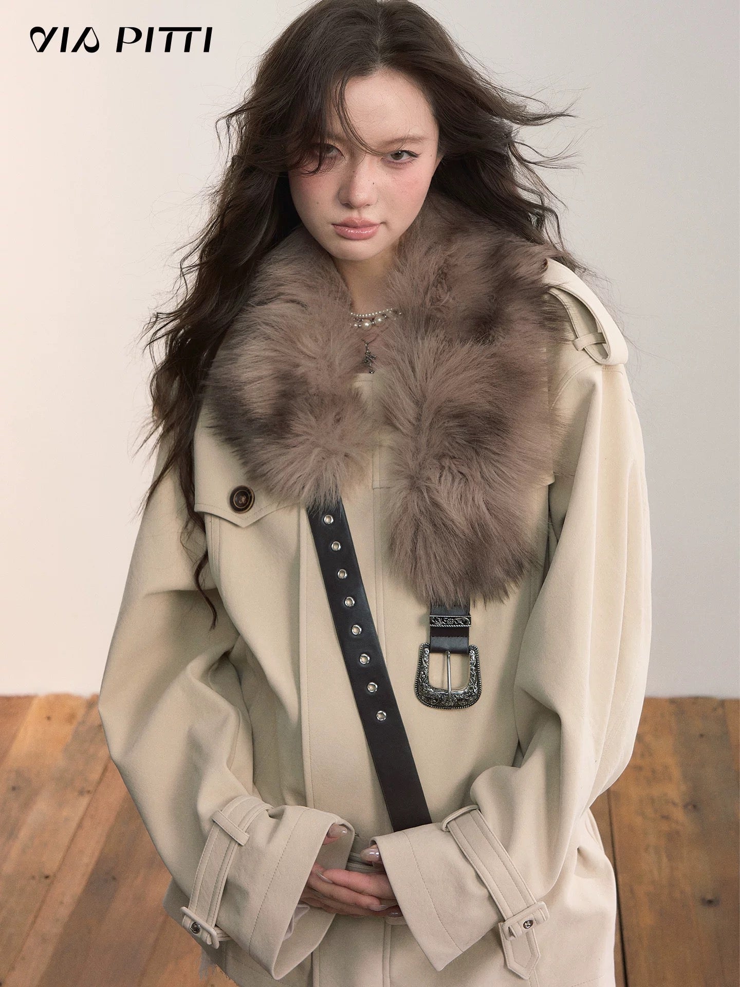 VIA PITTI VIAAA033 Three-Function Leather Belt &amp; Fur Shawl