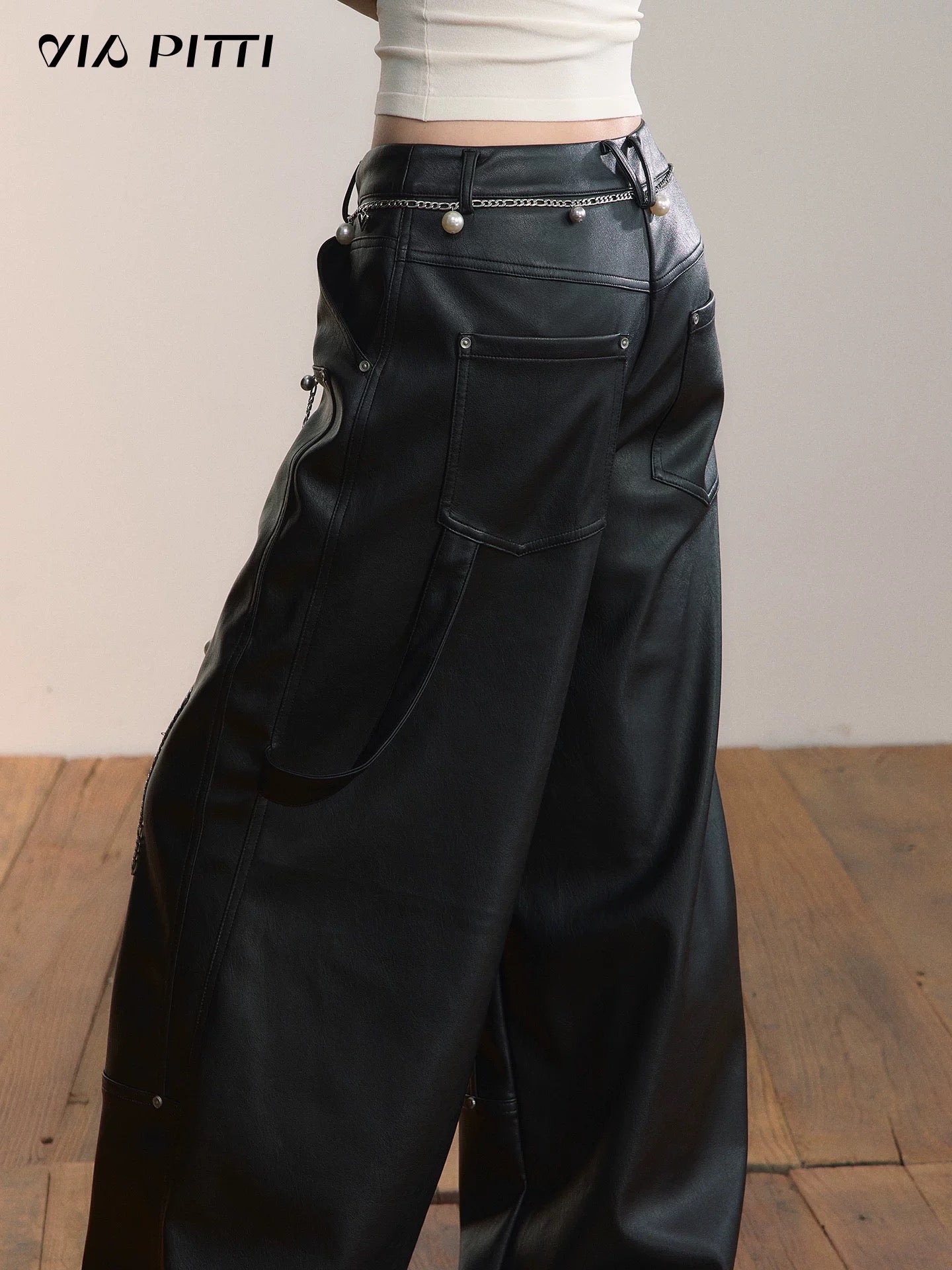 VIA PITTI VIADP581 PU leather pants with ribbon rivets