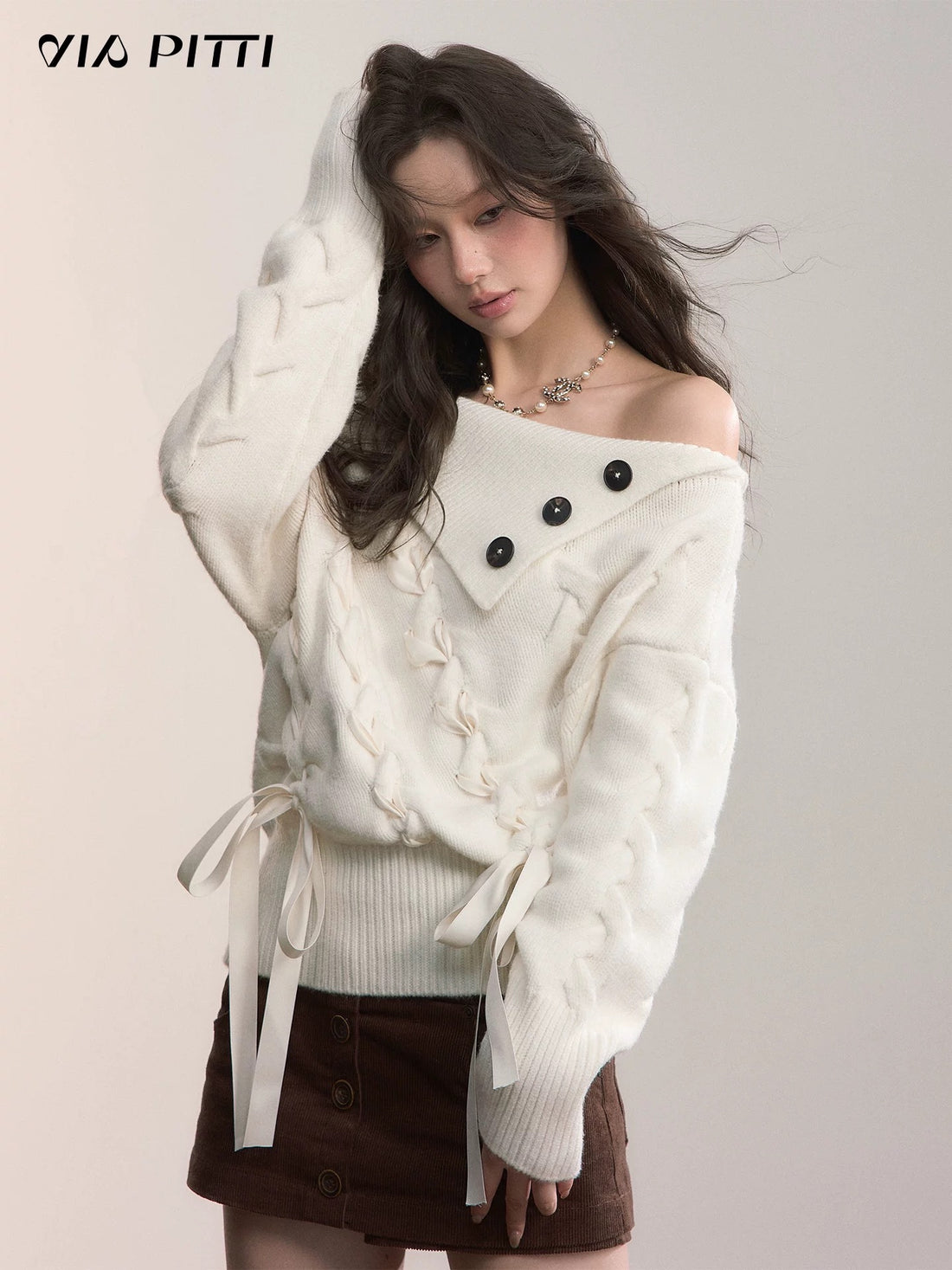 VIA PITTI VIADK658 Off shoulder twisted flower loose sweater