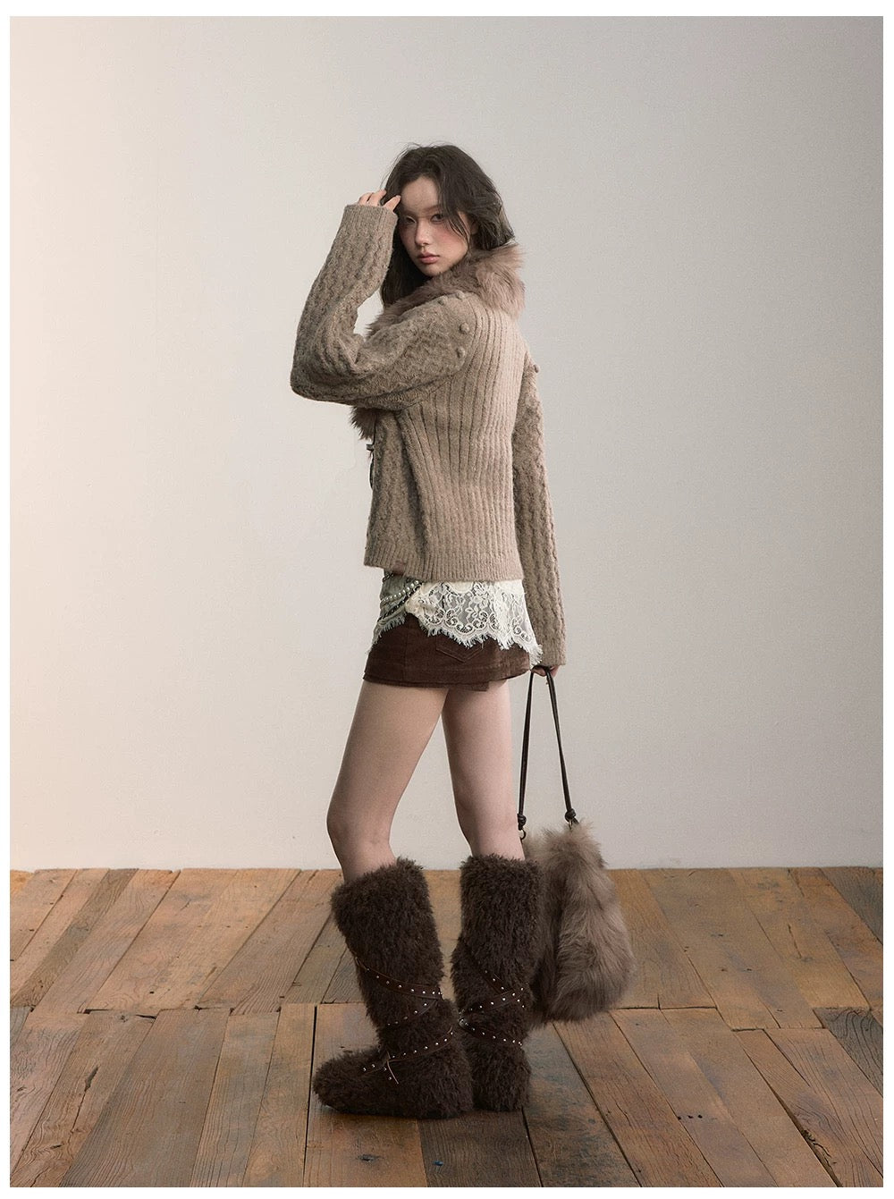 VIA PITTI V25AK056 Three-dimensional pom-pom loose knit sweater