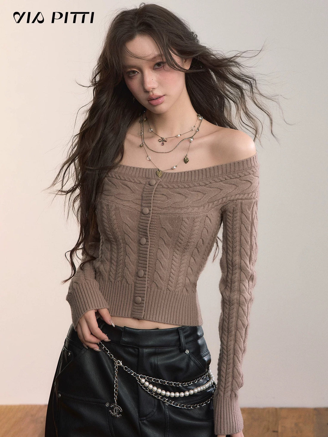 VIA PITTI VIADK618 Off shoulder round neck two in one short twisted flower sweater