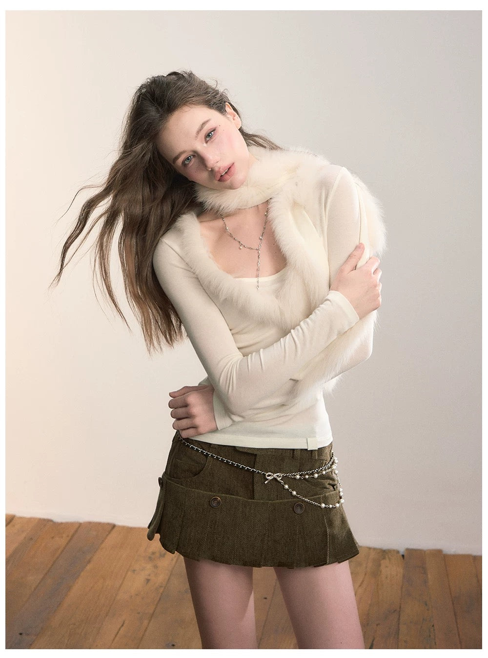 VIA PITTI VIADTP629 Two piece set of spliced plush knitted sweater and scarf