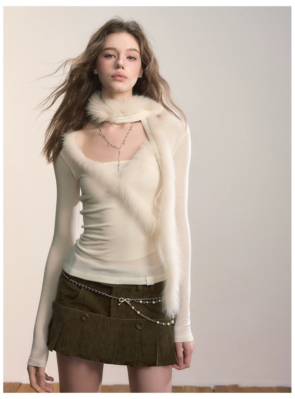 VIA PITTI VIADTP629 Two piece set of spliced plush knitted sweater and scarf