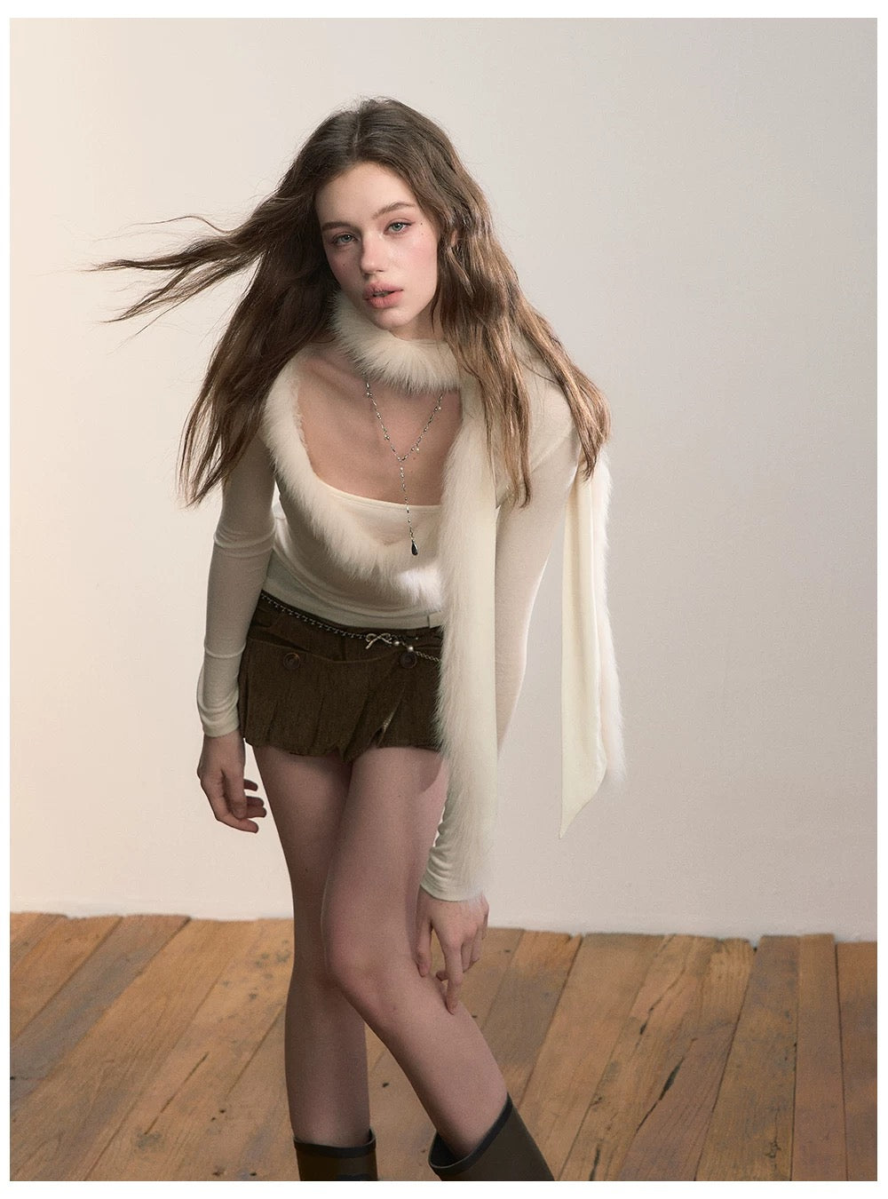 VIA PITTI VIADTP629 Two piece set of spliced plush knitted sweater and scarf