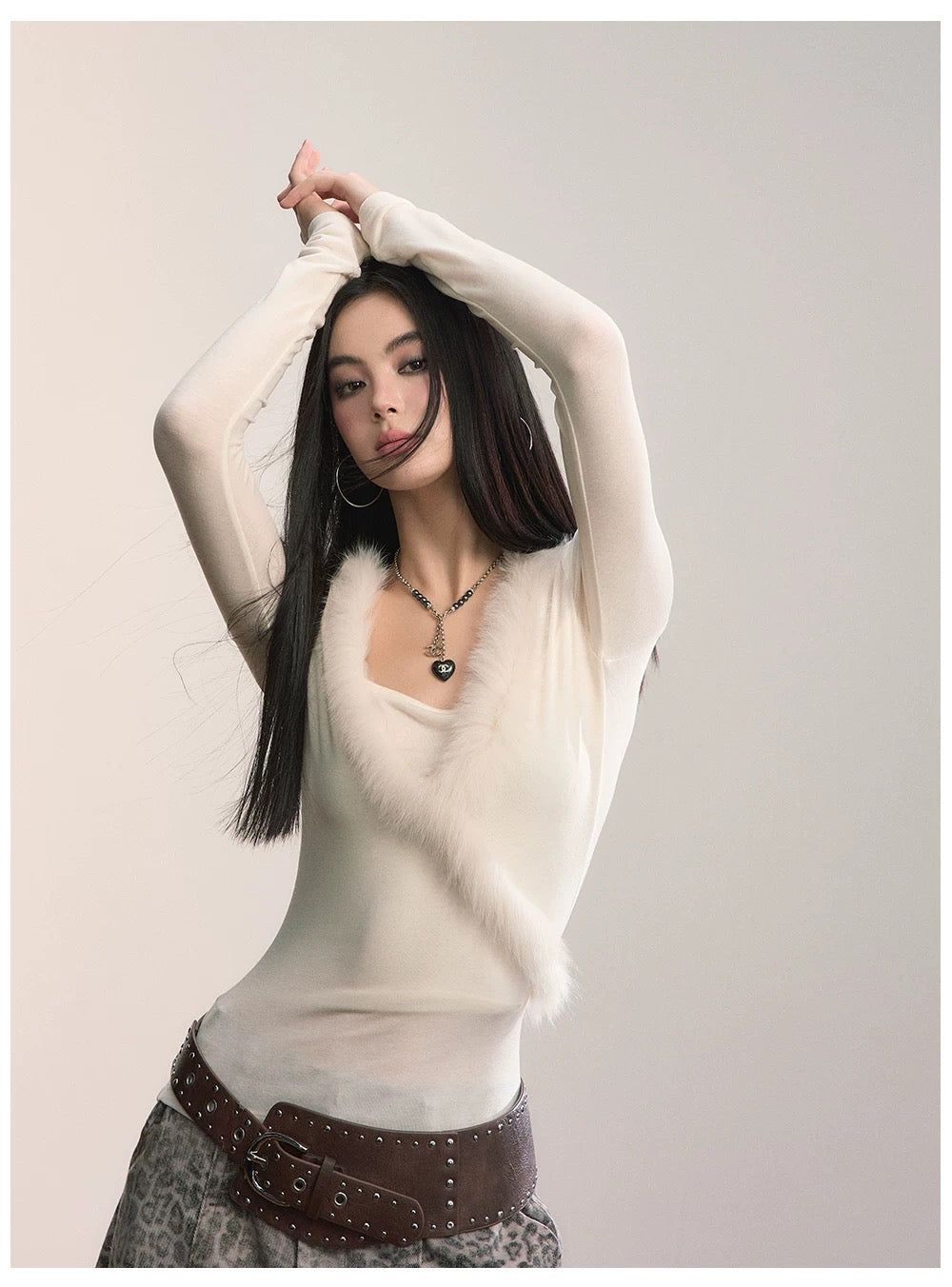 VIA PITTI VIADTP629 Two piece set of spliced plush knitted sweater and scarf