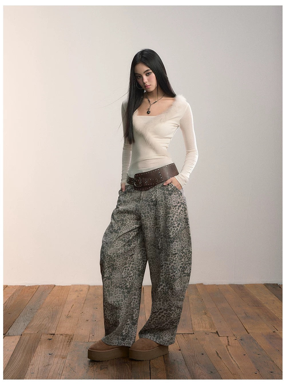 VIA PITTI VIADTP629 Two piece set of spliced plush knitted sweater and scarf