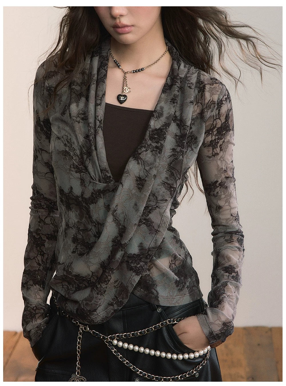VIA PITTI VIADTP580 Cross collar fake two long sleeved irregular T-shirt