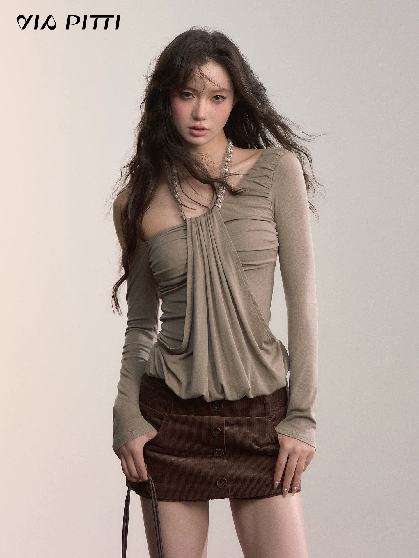 VIA PITTI VIADTP612 Slanted shoulder irregular fake two piece waist cinching T-shirt