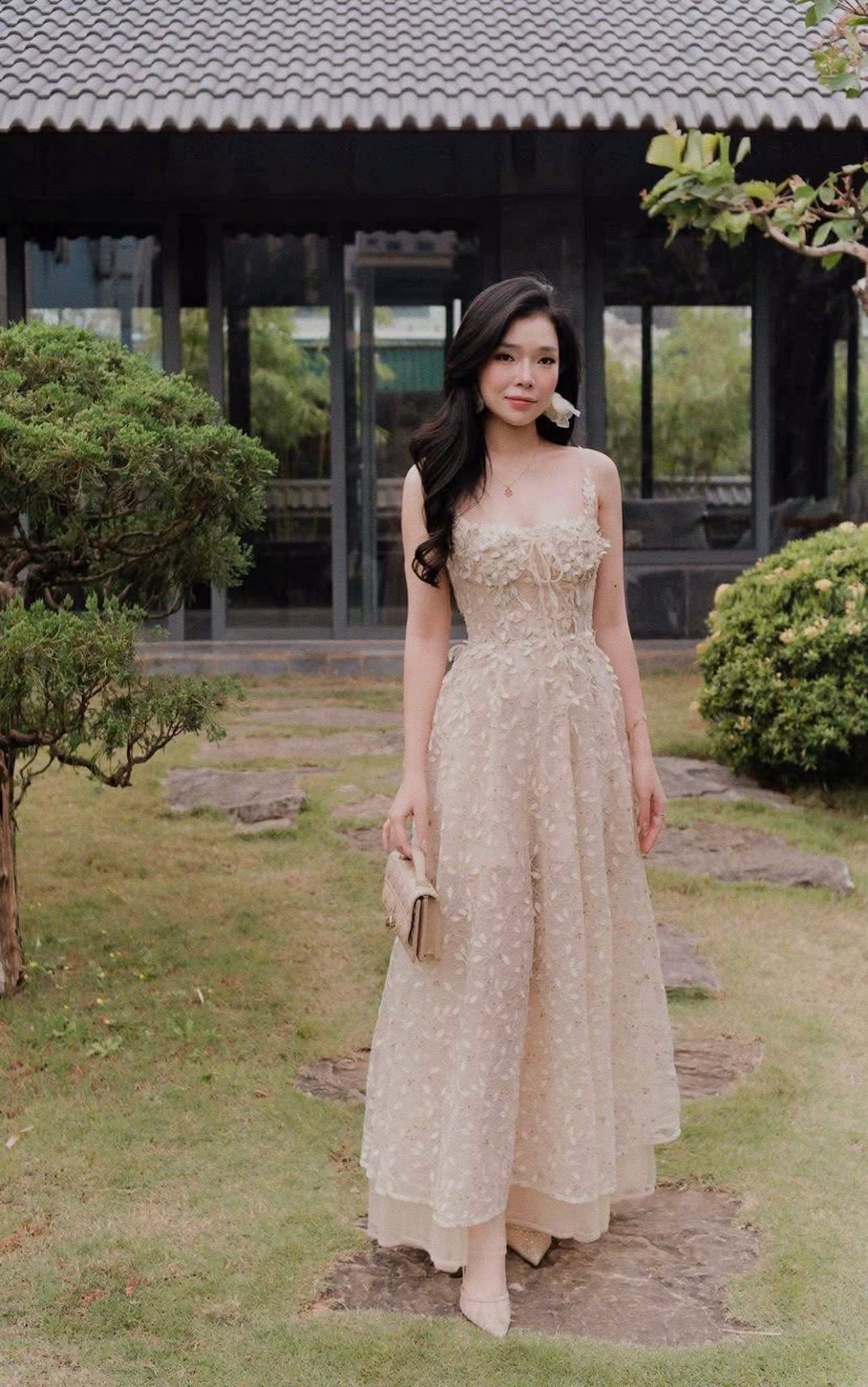 XY Bymyxy Gold lace dress