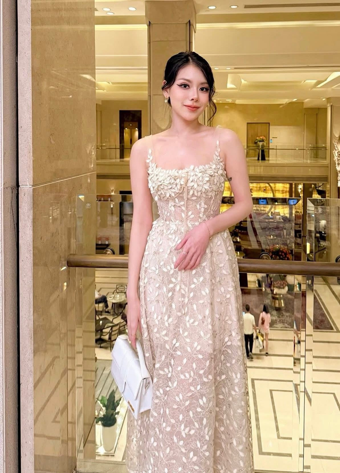 XY Bymyxy Gold lace dress