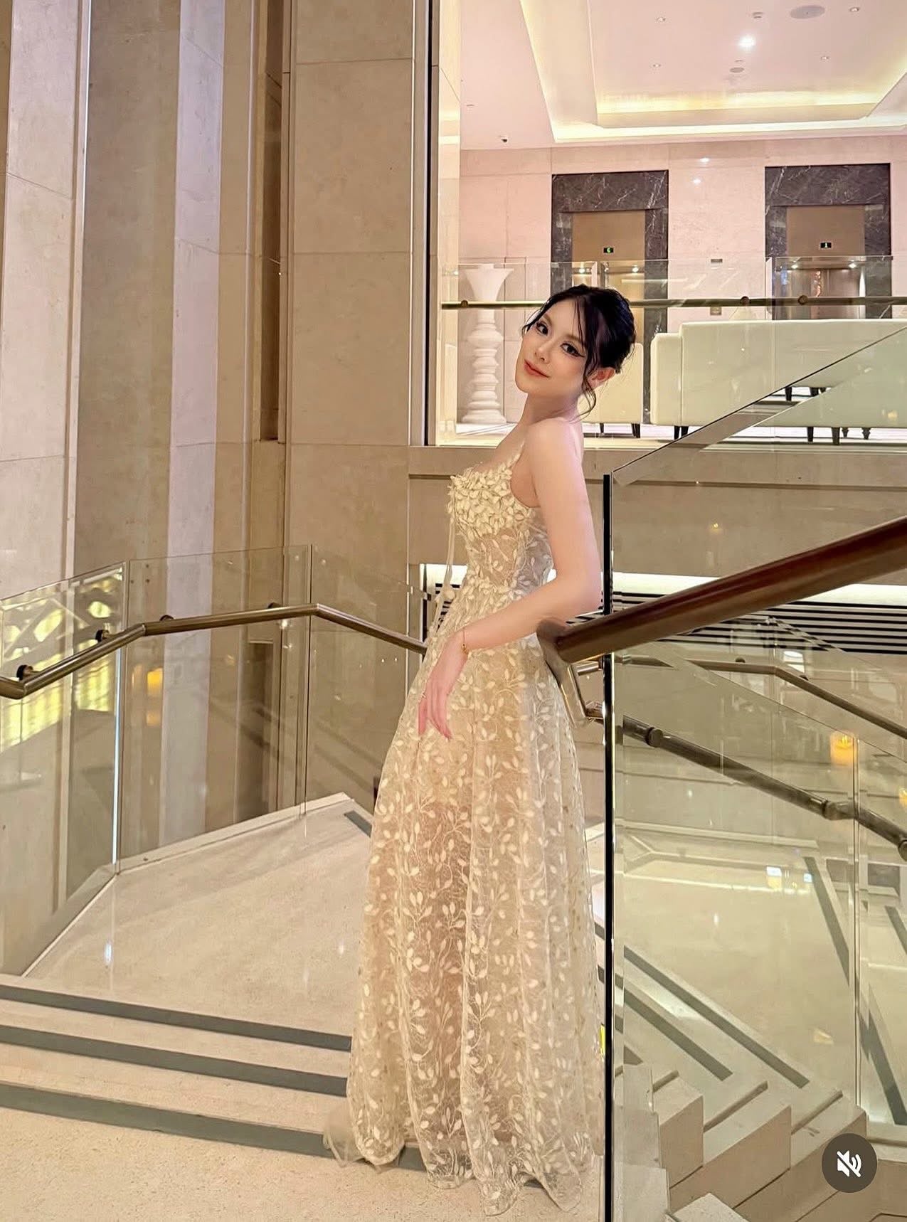 XY Bymyxy Gold lace dress