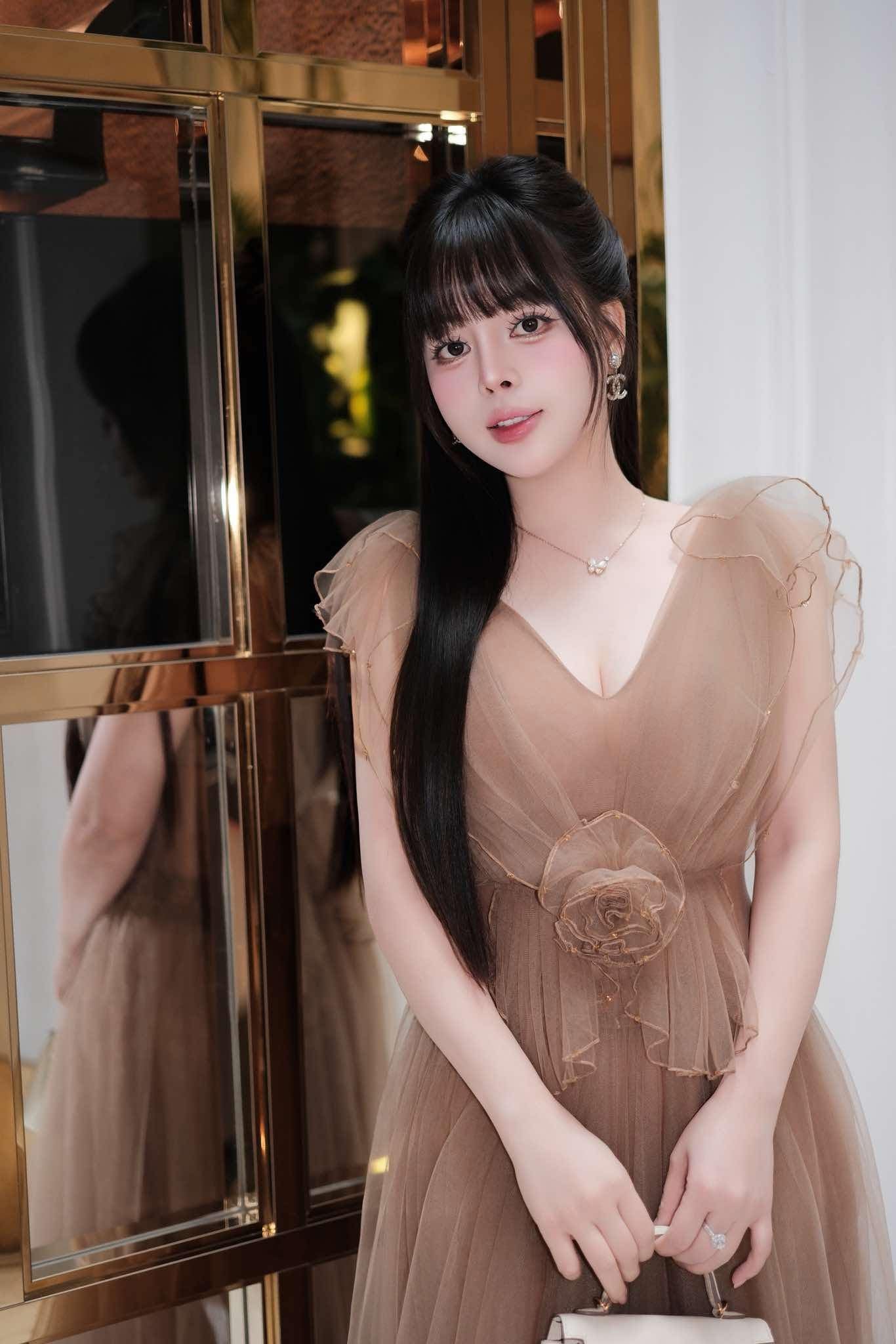 XY Bymyxy Brown V dress