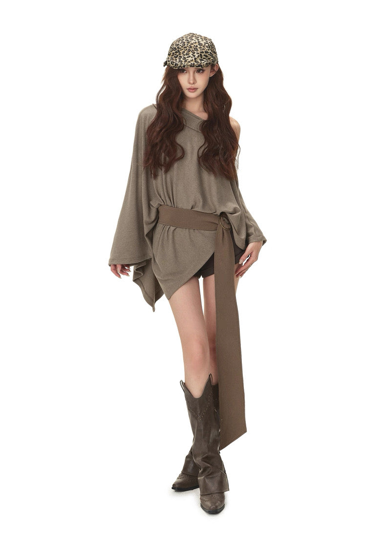 CYNR Retro cape off shoulder top with belt