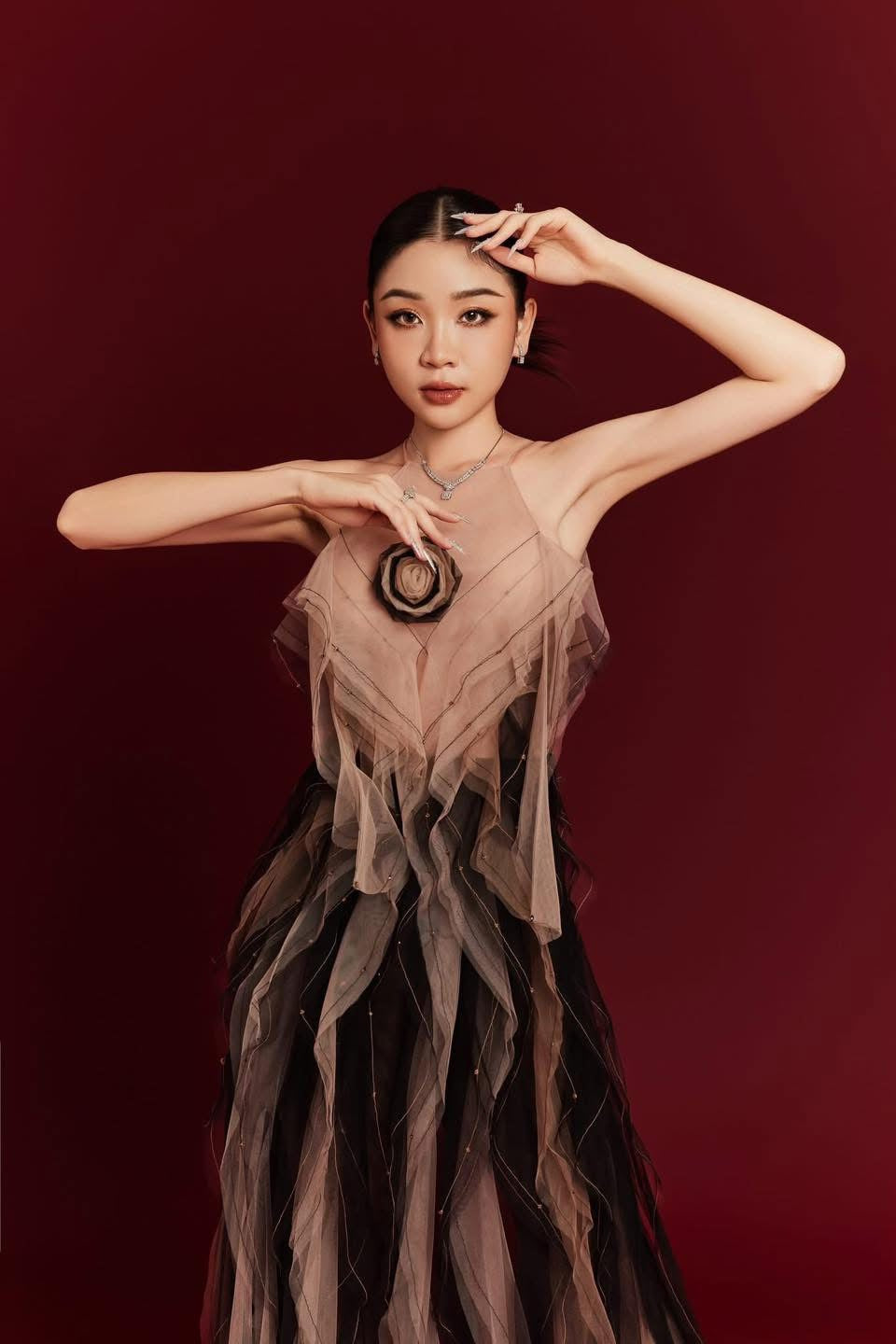 XY Bymyxy Black Nude Rose in fall dress
