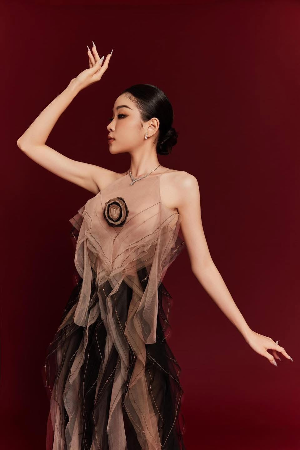 XY Bymyxy Black Nude Rose in fall dress