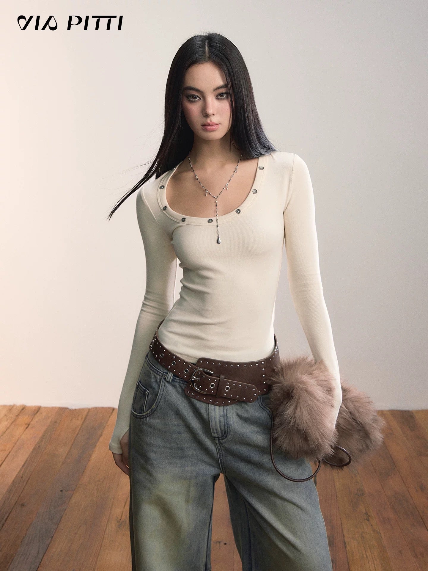 VIA PITTI VIADTP623 Irregular U-neck base long sleeved knitted sweater