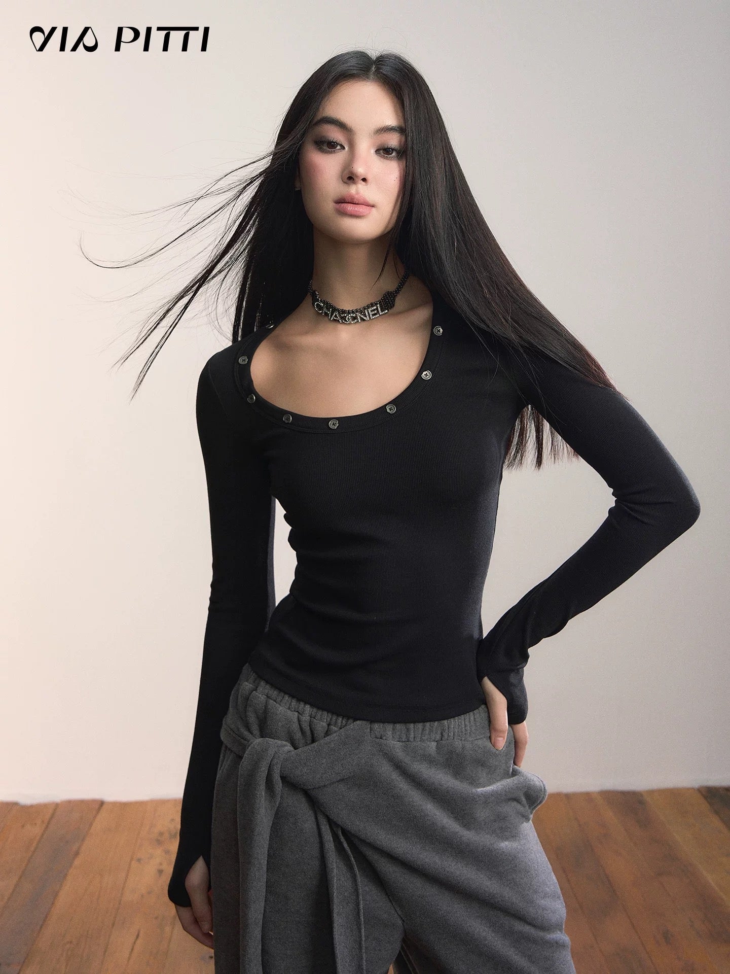 VIA PITTI VIADTP623 Irregular U-neck base long sleeved knitted sweater
