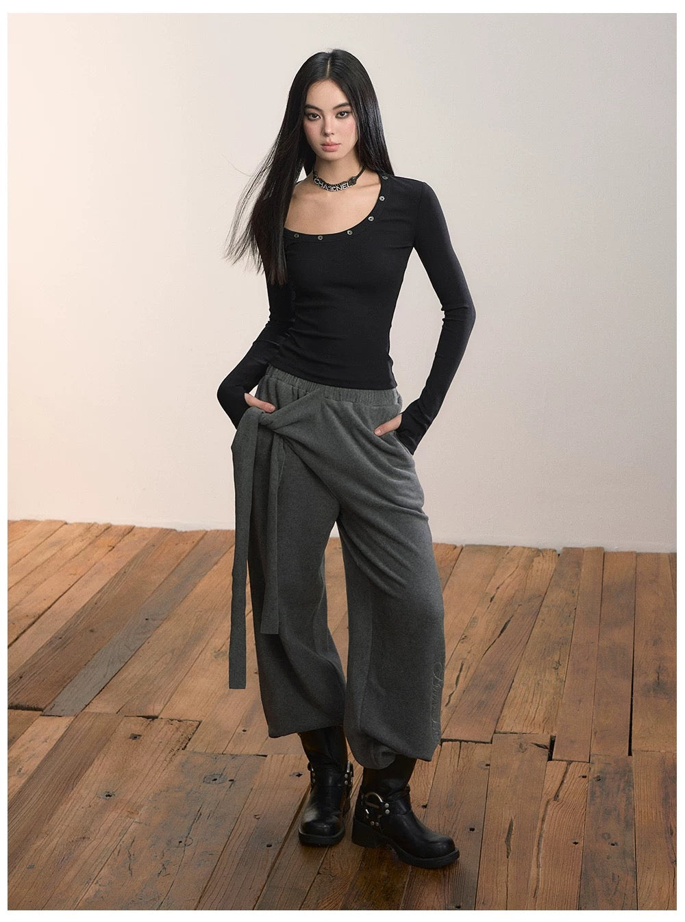 VIA PITTI VIADTP623 Irregular U-neck base long sleeved knitted sweater