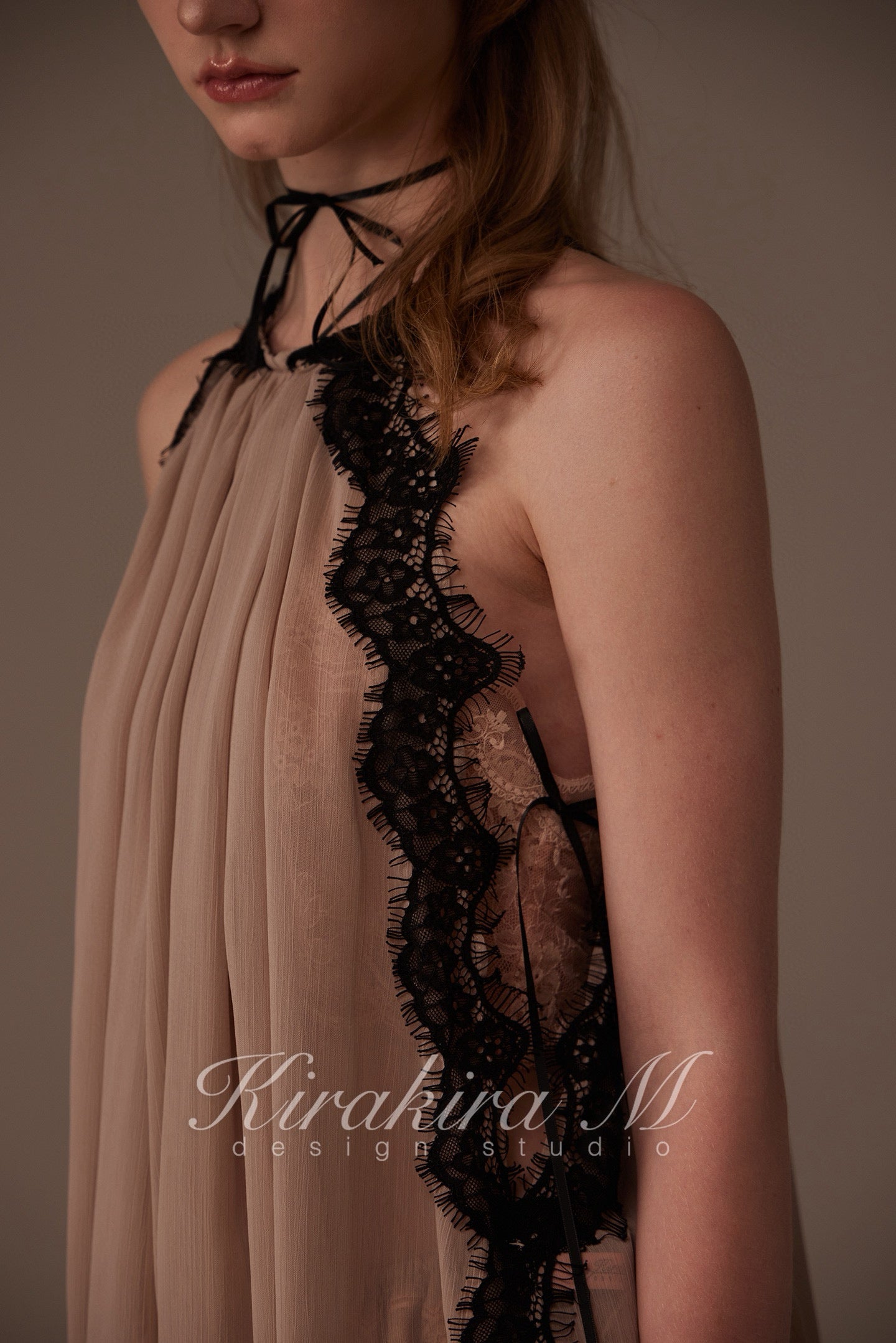 Kirakira.M Bare gray 2-piece set of hanging neck dress