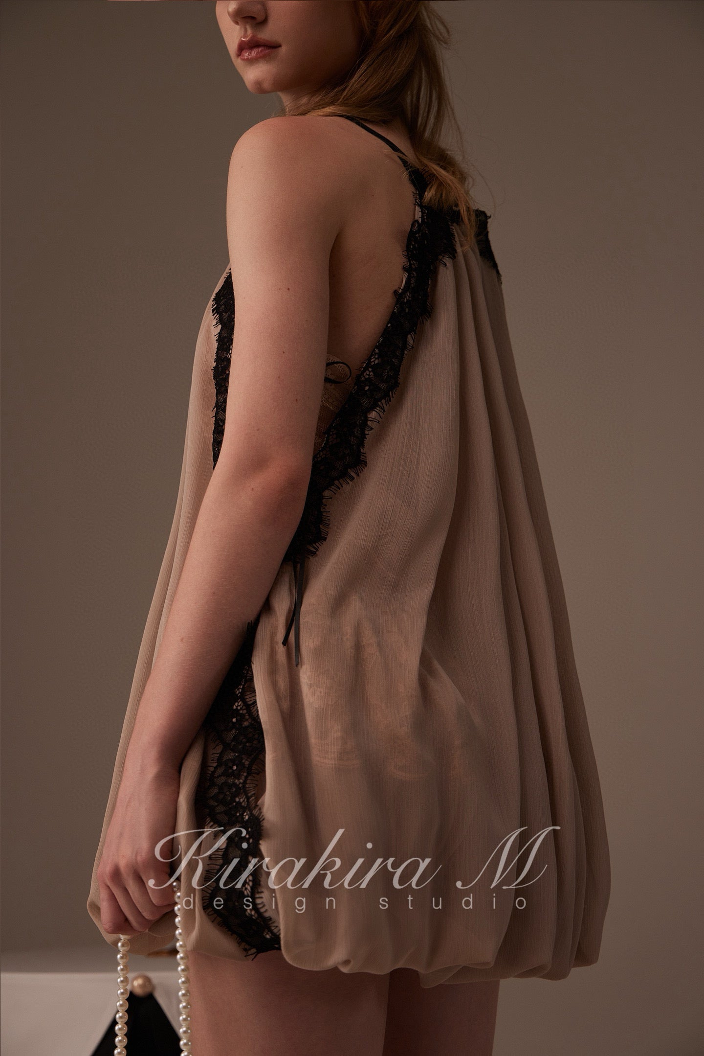Kirakira.M Bare gray 2-piece set of hanging neck dress