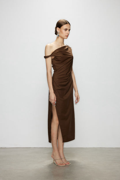 Artel Retro AR-25AW-DR004 One shoulder slit slim fit dress (Brown)