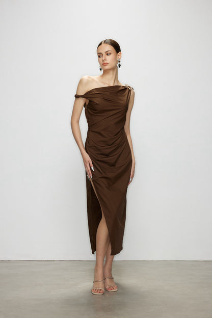 Artel Retro AR-25AW-DR004 One shoulder slit slim fit dress (Brown)