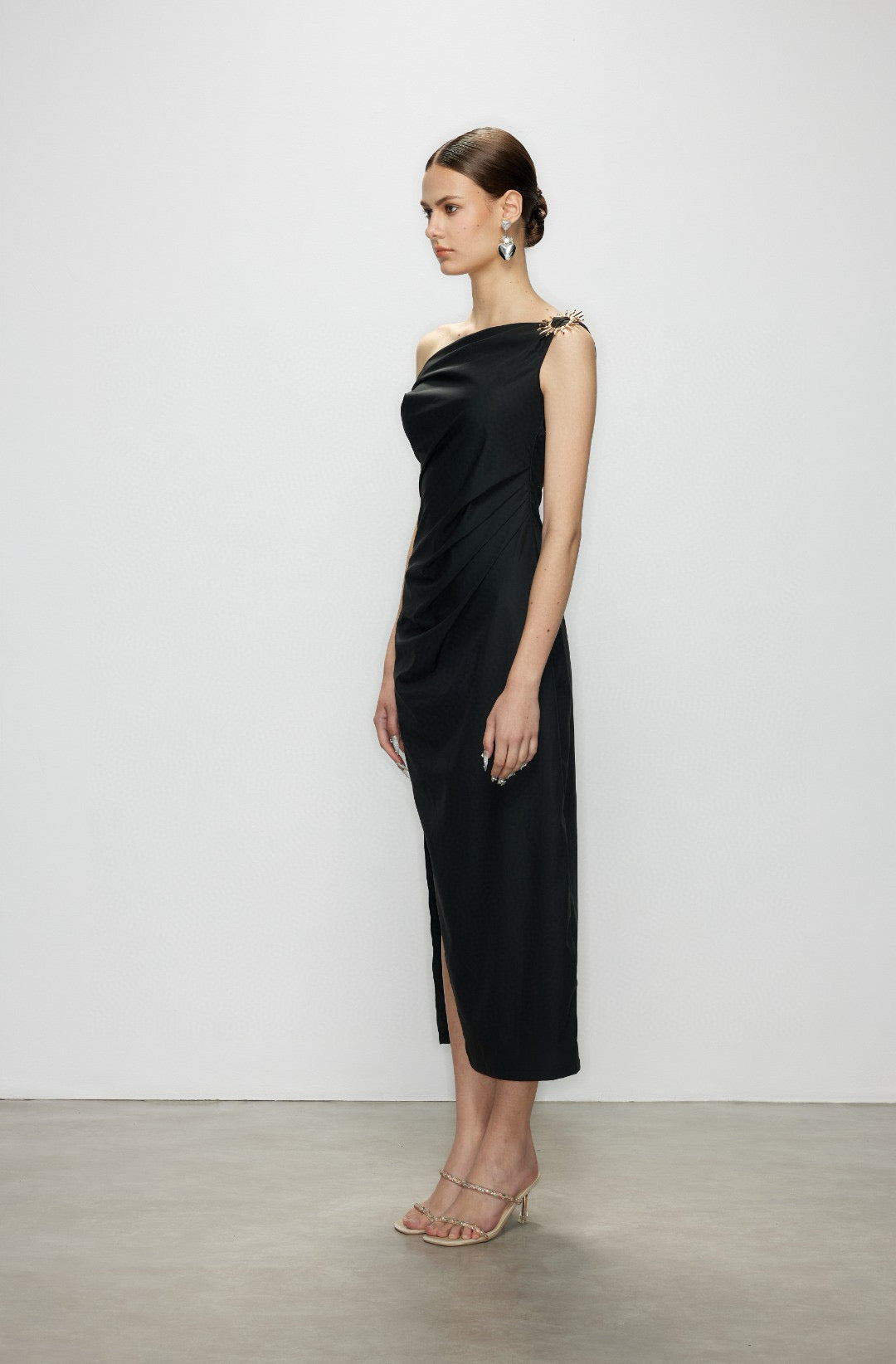 Artel Retro AR-25AW-DR003 One shoulder slit slim fit dress (Black)