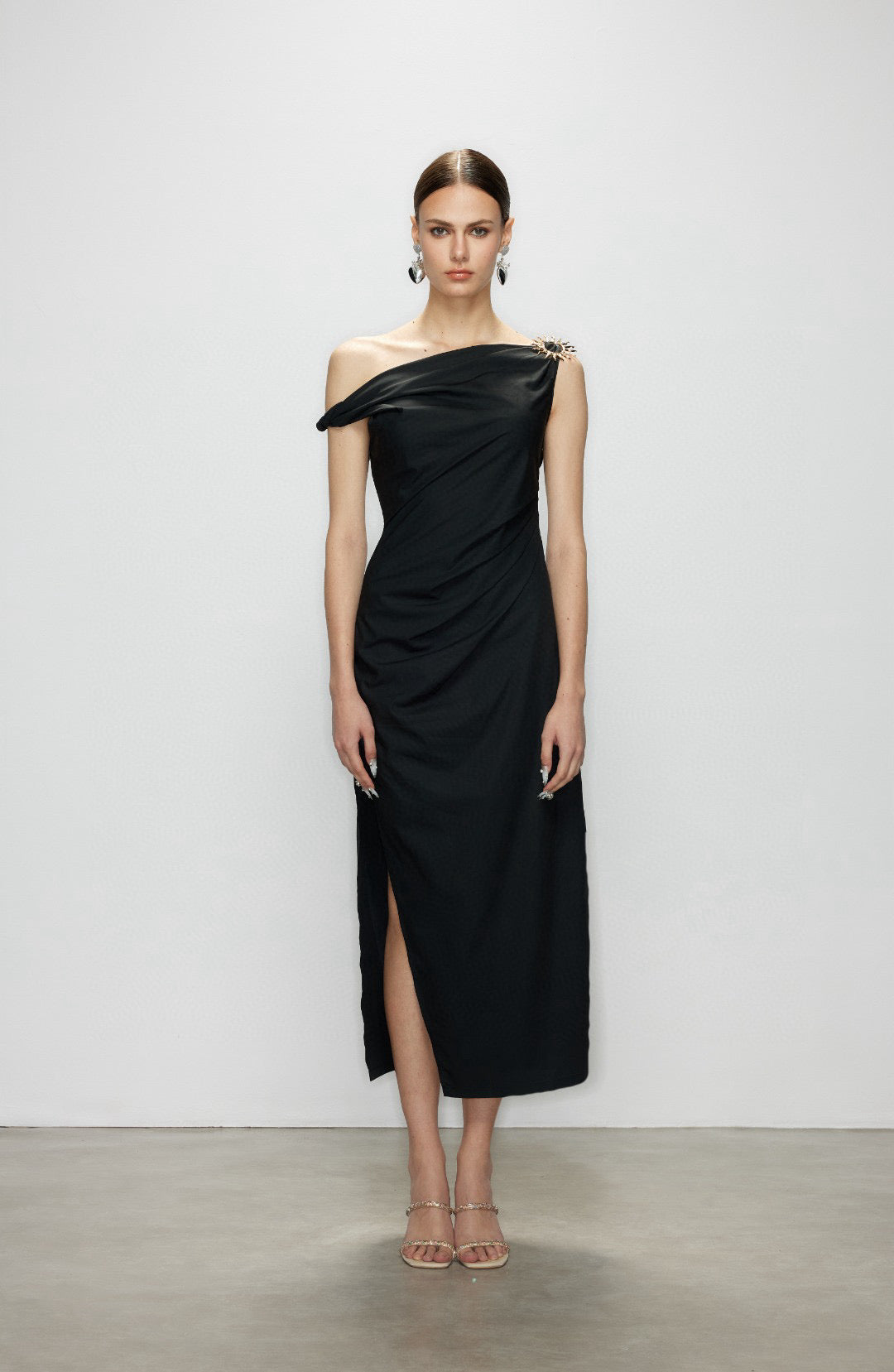 Artel Retro AR-25AW-DR003 One shoulder slit slim fit dress (Black)