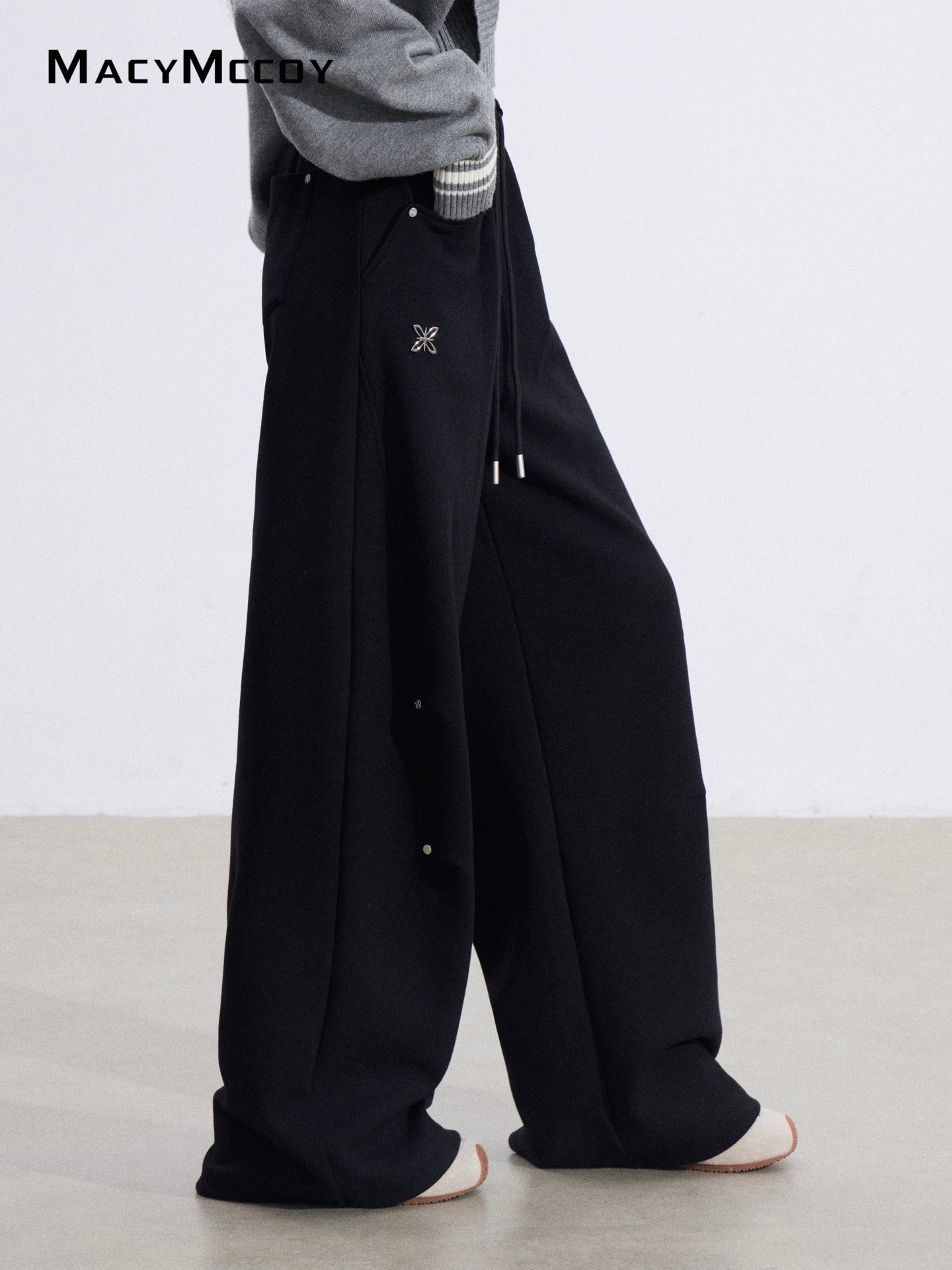 MacyMccoy MMC2026008 Bent knife hanging loose pants