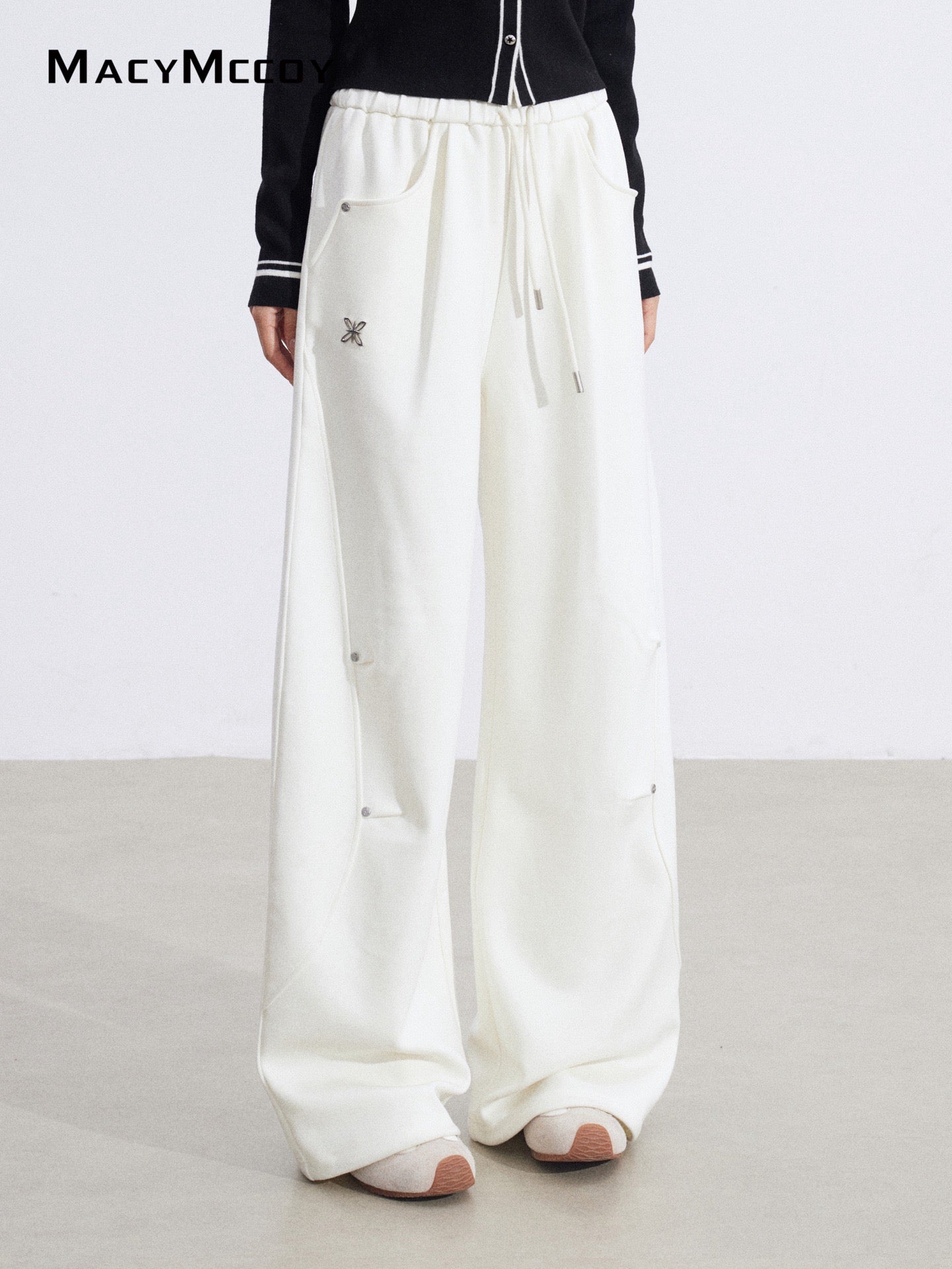 MacyMccoy MMC2026008 Bent knife hanging loose pants