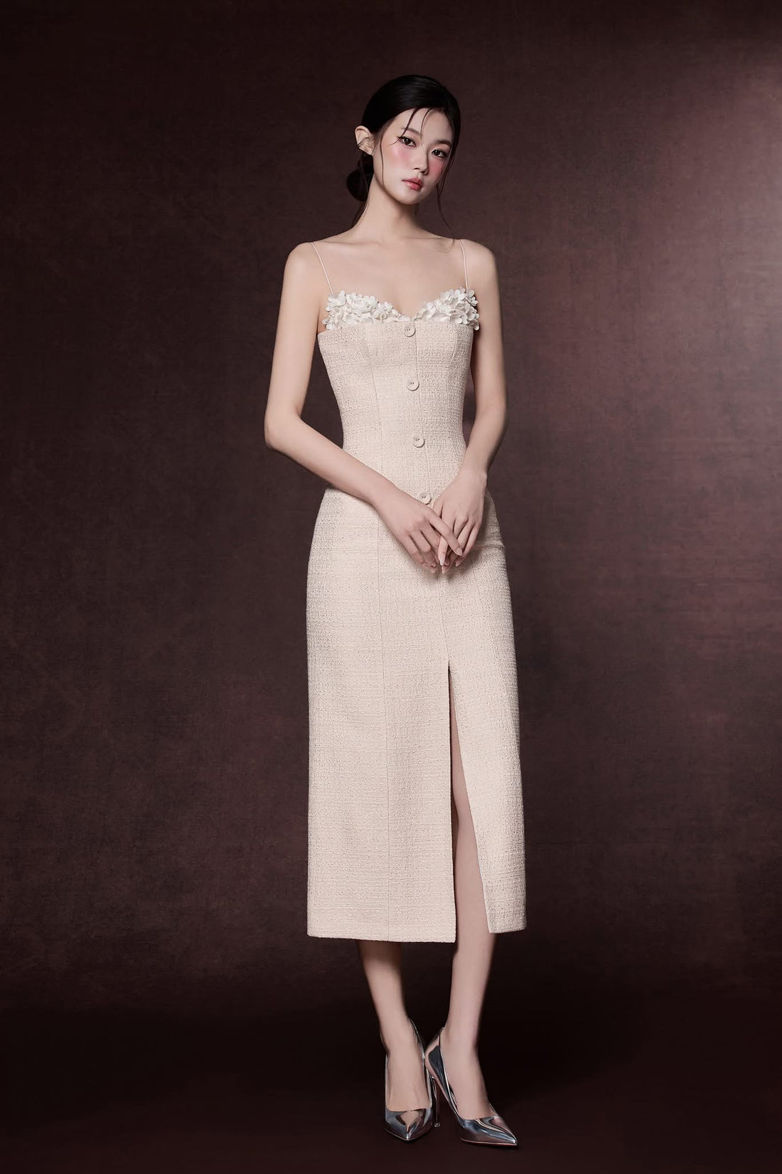 Raffiné HYATT FLORAL APPLIQUE MIDI DRESS (BEIGE)
