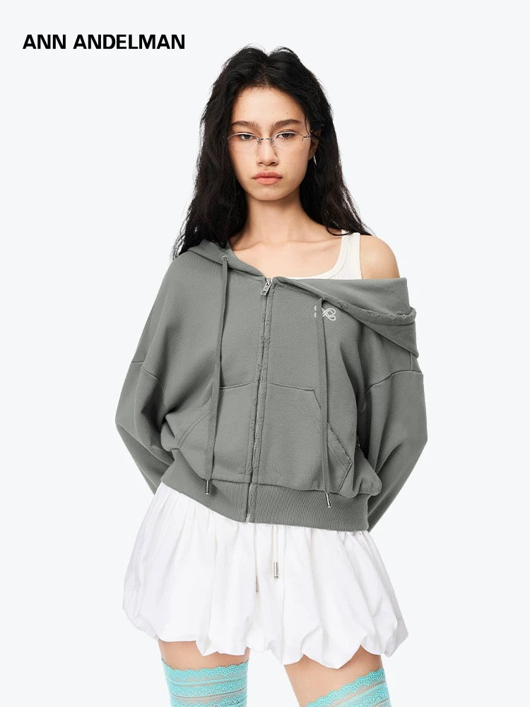 ANN ANDELMAN [Star Style] Off shoulder sweatshirt