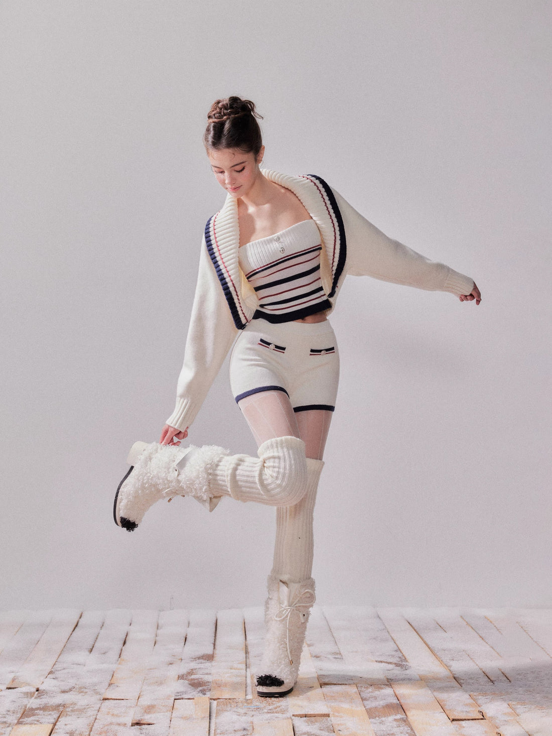 YZZI HE Lazy style striped knitted cardigan + shorts set (White)