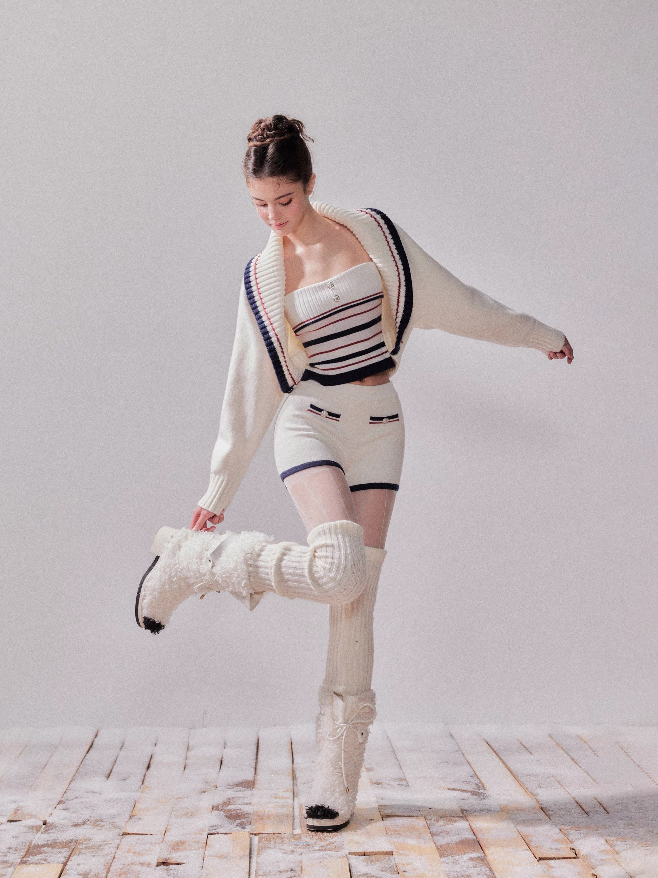 YZZI HE Lazy style striped knitted cardigan + shorts set (White)