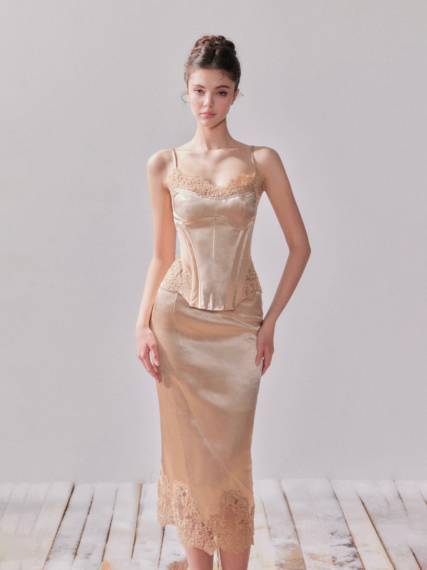 YZZI HE Lace satin fishbone waist camisole + skirt