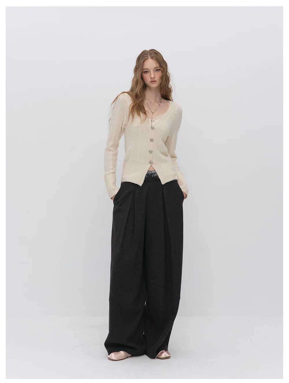 VIA PITTI VIADK6416 Fitted Cable-Knit V-Neck Cardigan